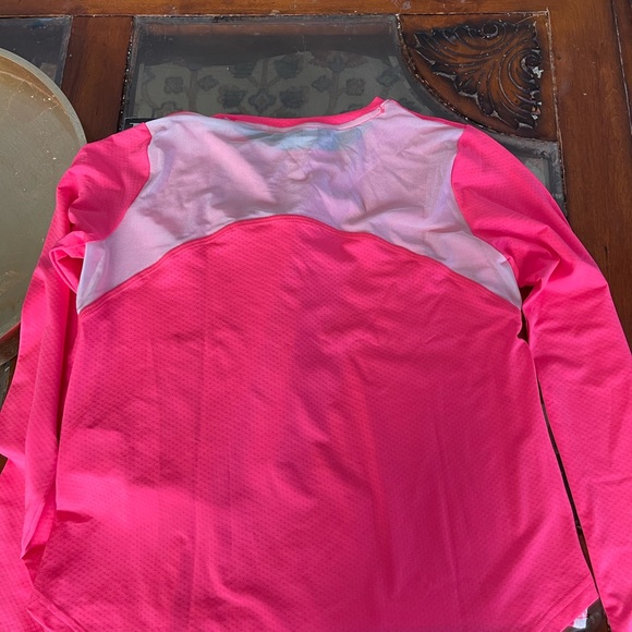 Girls Under Amour shirt - Picture 1 of 3